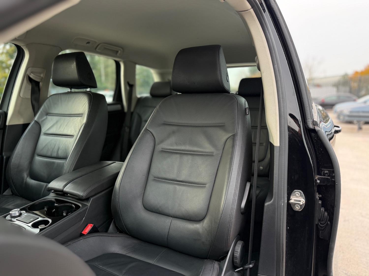 Used Volkswagen Touareg 2015 for sale - 76305278: Photo 24