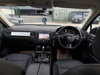 Used Volkswagen Touareg 2015 for sale - 76305278: Photo