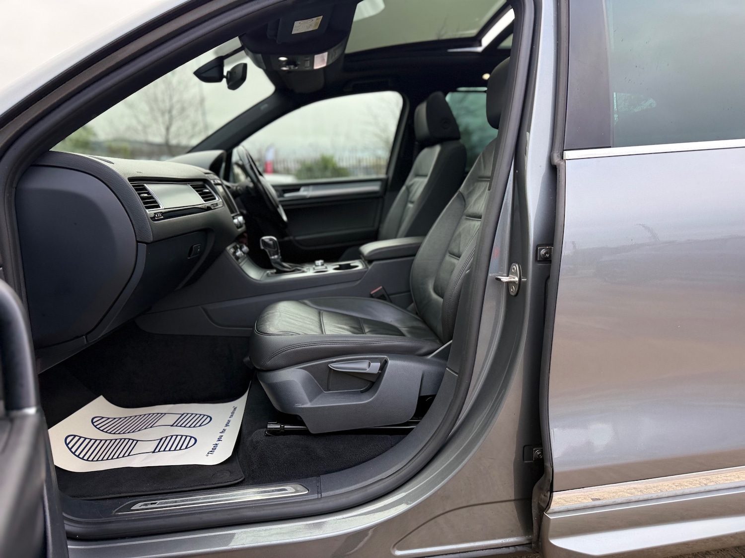 Used Volkswagen Touareg 2016 for sale - 76565591: Photo 30