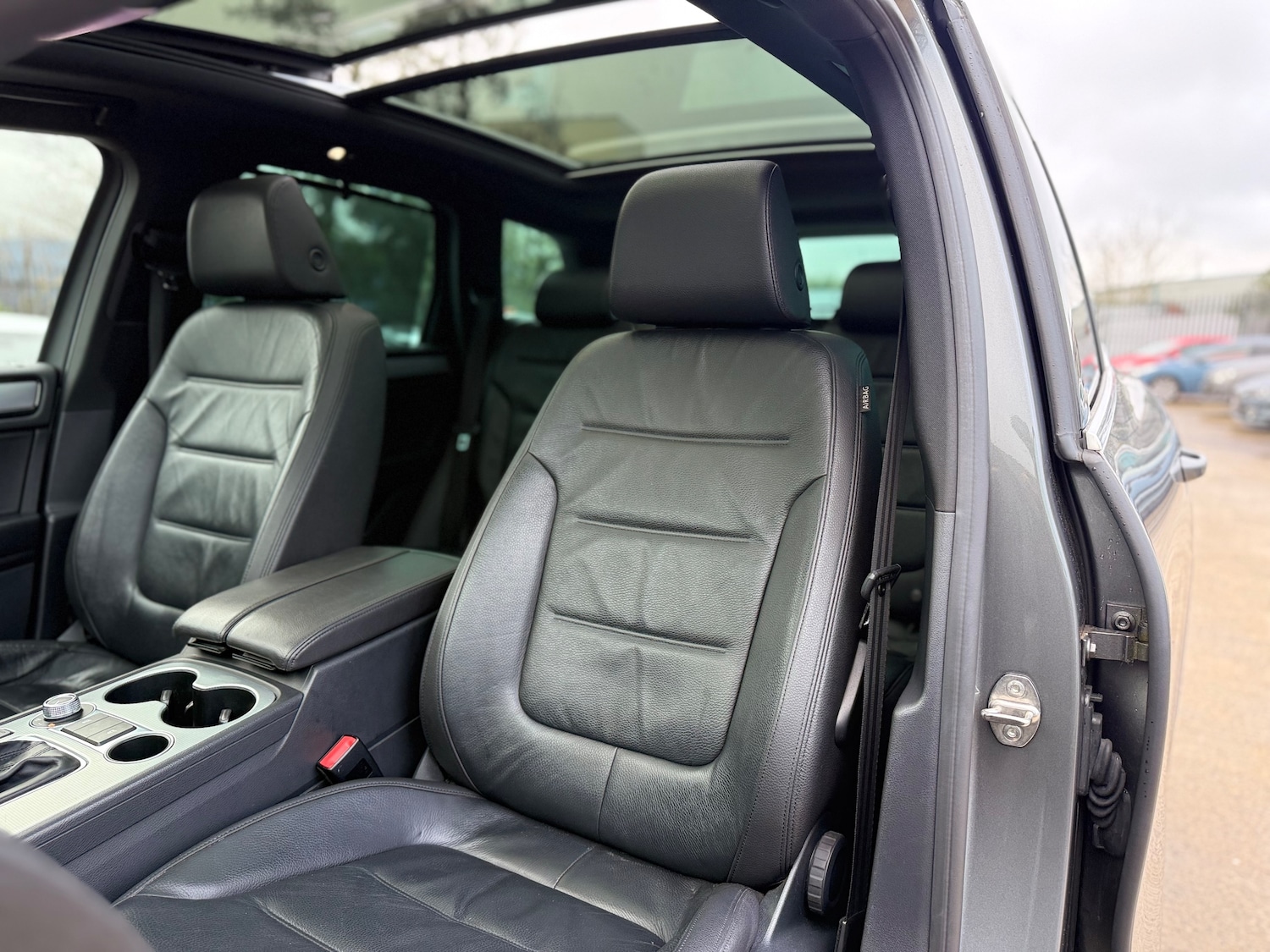 Used Volkswagen Touareg 2016 for sale - 76565591: Photo 31