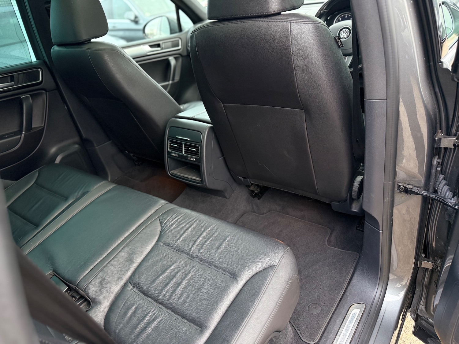 Used Volkswagen Touareg 2016 for sale - 76565591: Photo 32