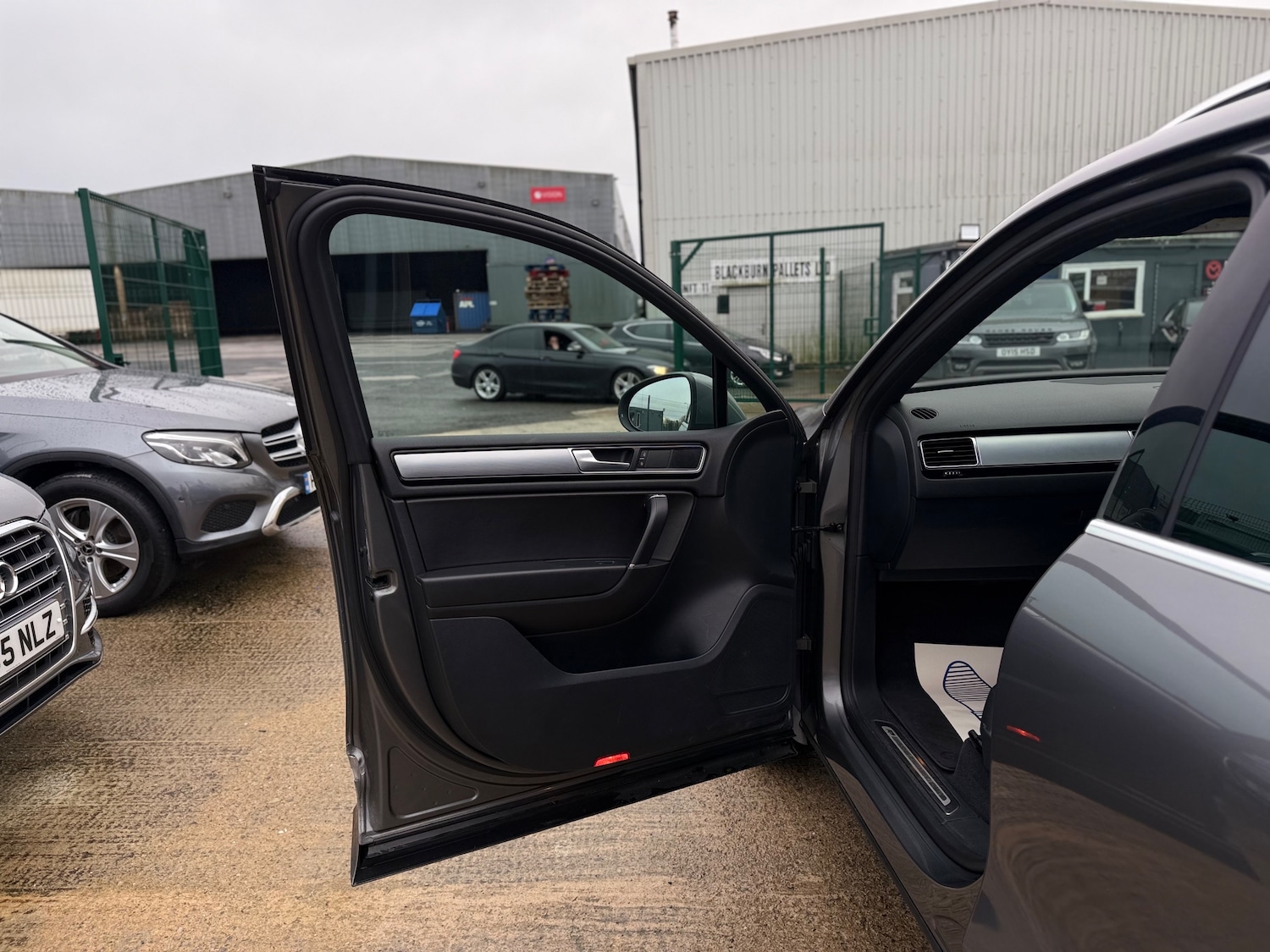 Used Volkswagen Touareg 2016 for sale - 76565591: Photo 64