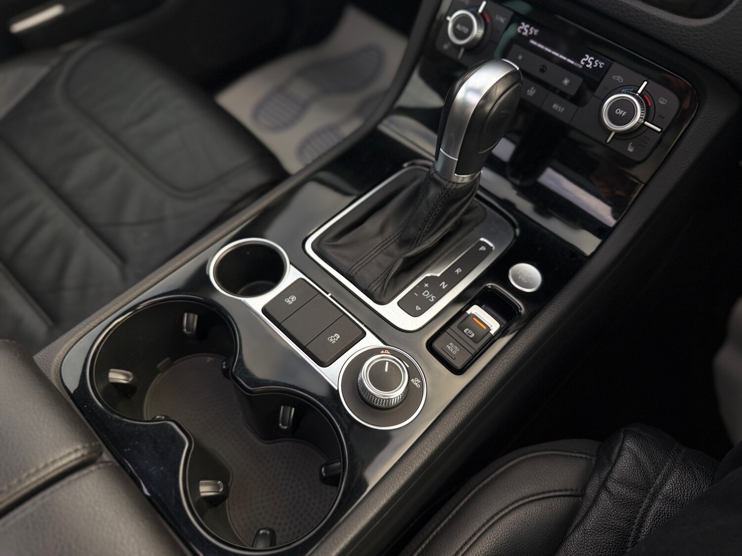 Used Volkswagen Touareg 2016 for sale - 76934267: Photo 53