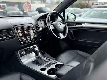 Used Volkswagen Touareg 2016 for sale - 77394200: Photo