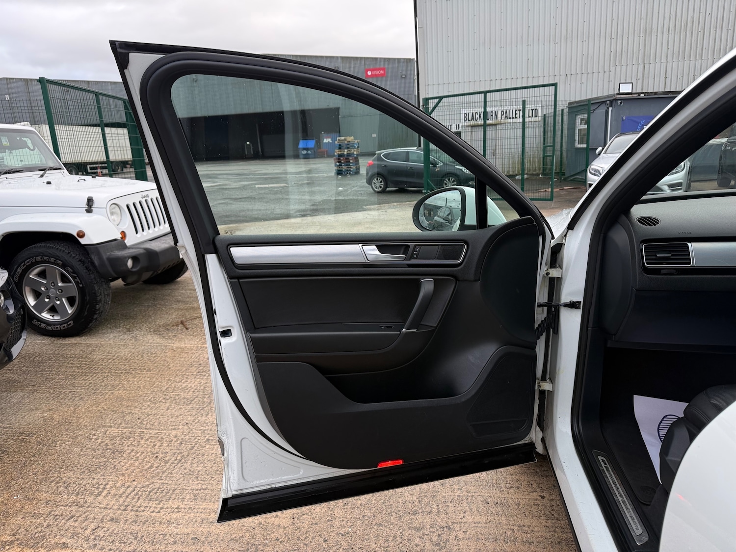 Used Volkswagen Touareg for sale - 77394200: Photo 54