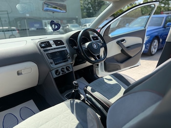 Used Volkswagen Polo 2017 for sale - 78703348: Photo