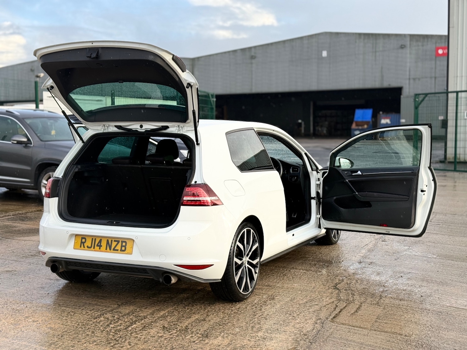 Used Volkswagen Golf 2014 for sale - 76299825: Photo 16