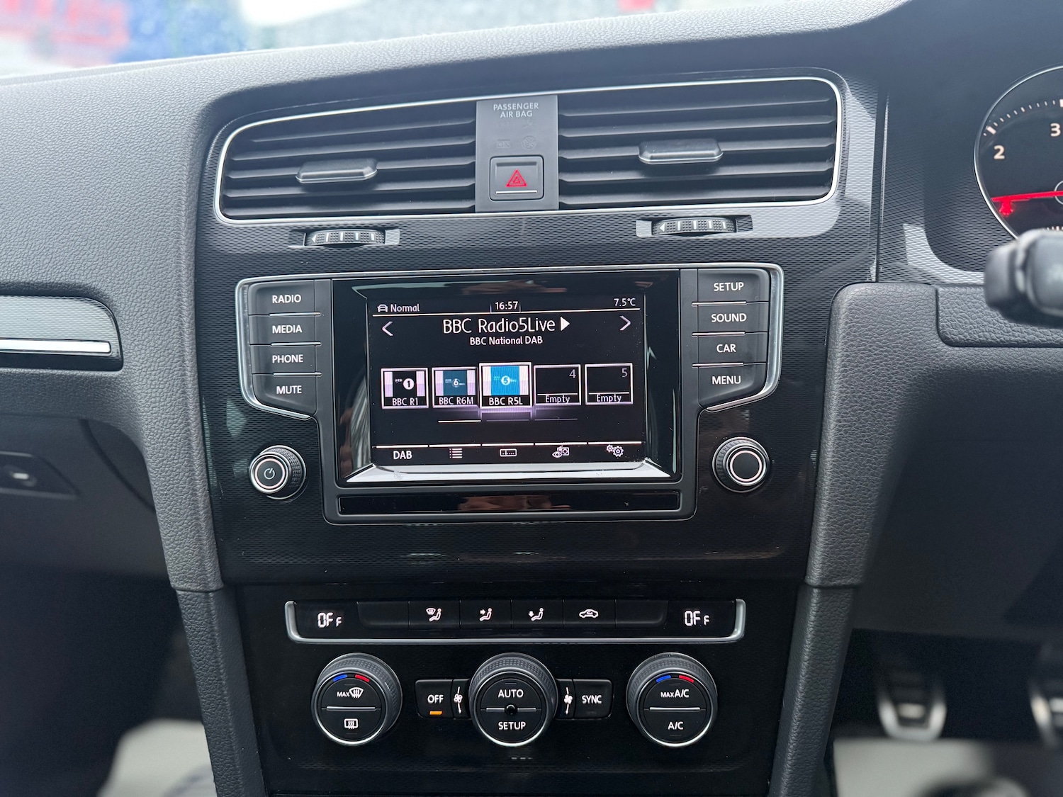 Used Volkswagen Golf 2014 for sale - 76416511: Photo 28