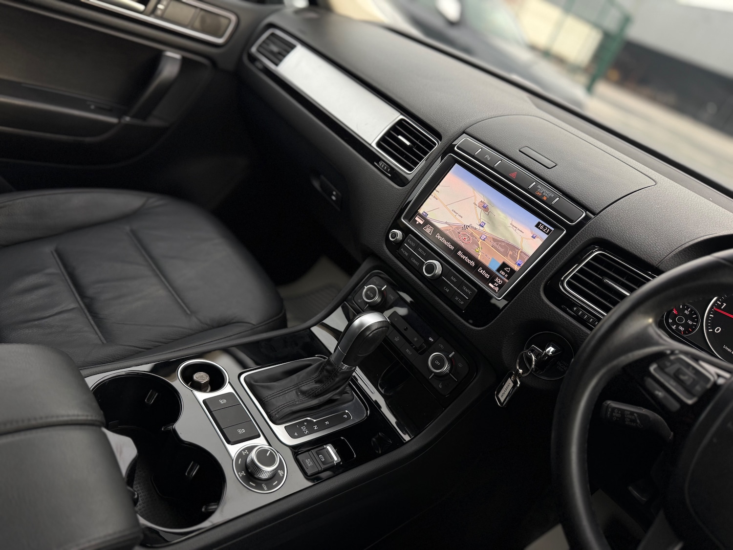 Used Volkswagen Touareg 2015 for sale - 77408858: Photo 36