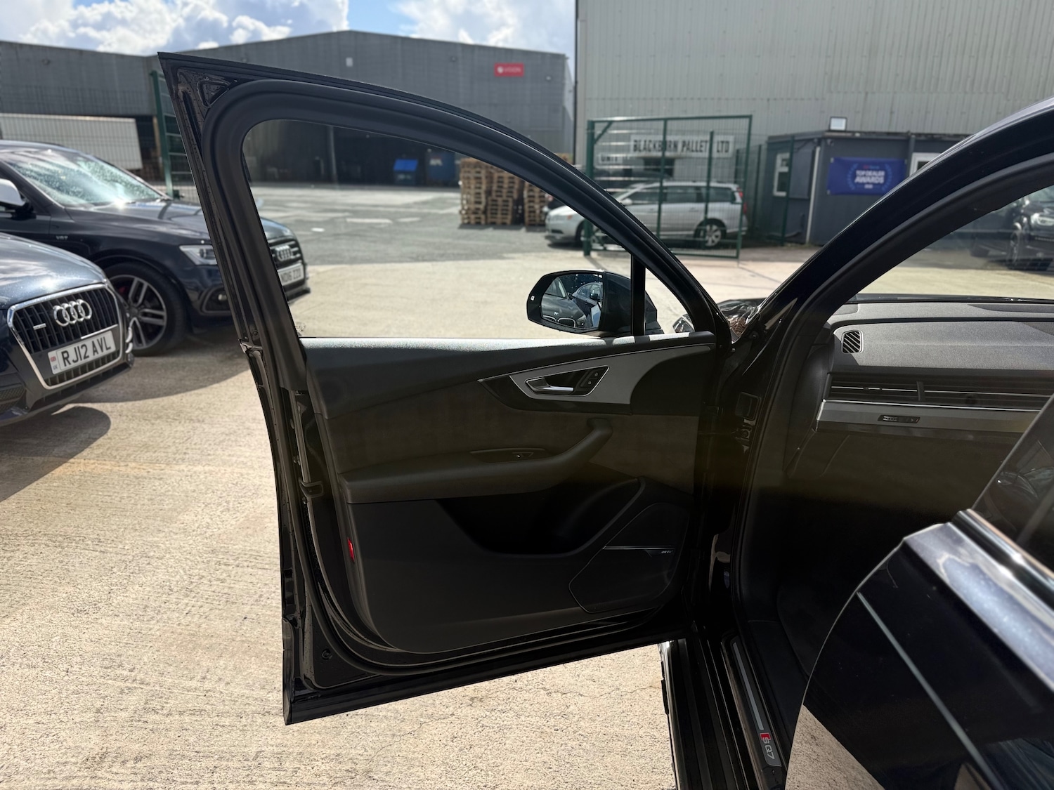Used Audi SQ7 2016 for sale - 76292898: Photo 63