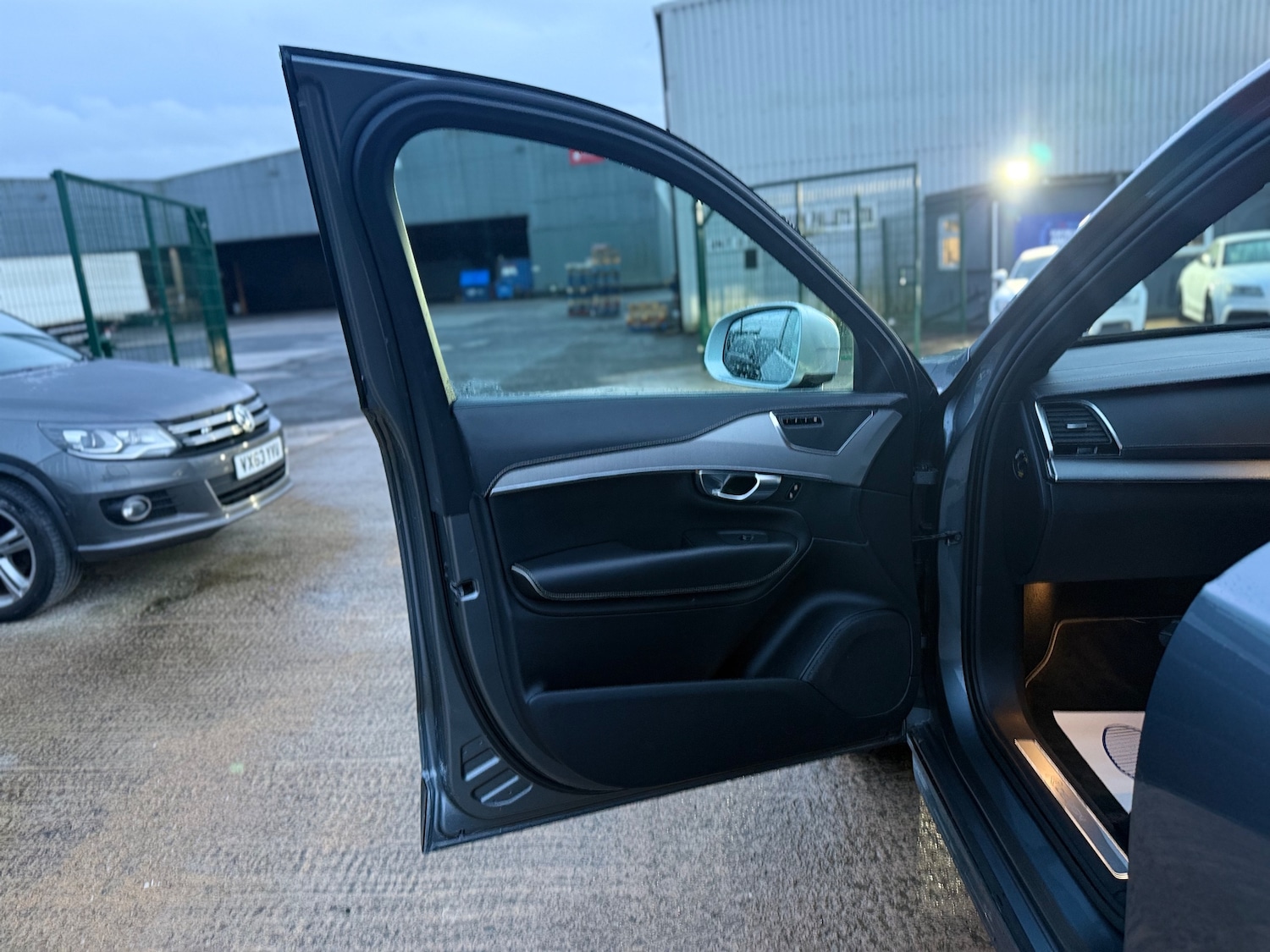 Used Volvo XC90 2017 for sale - 76847936: Photo 52