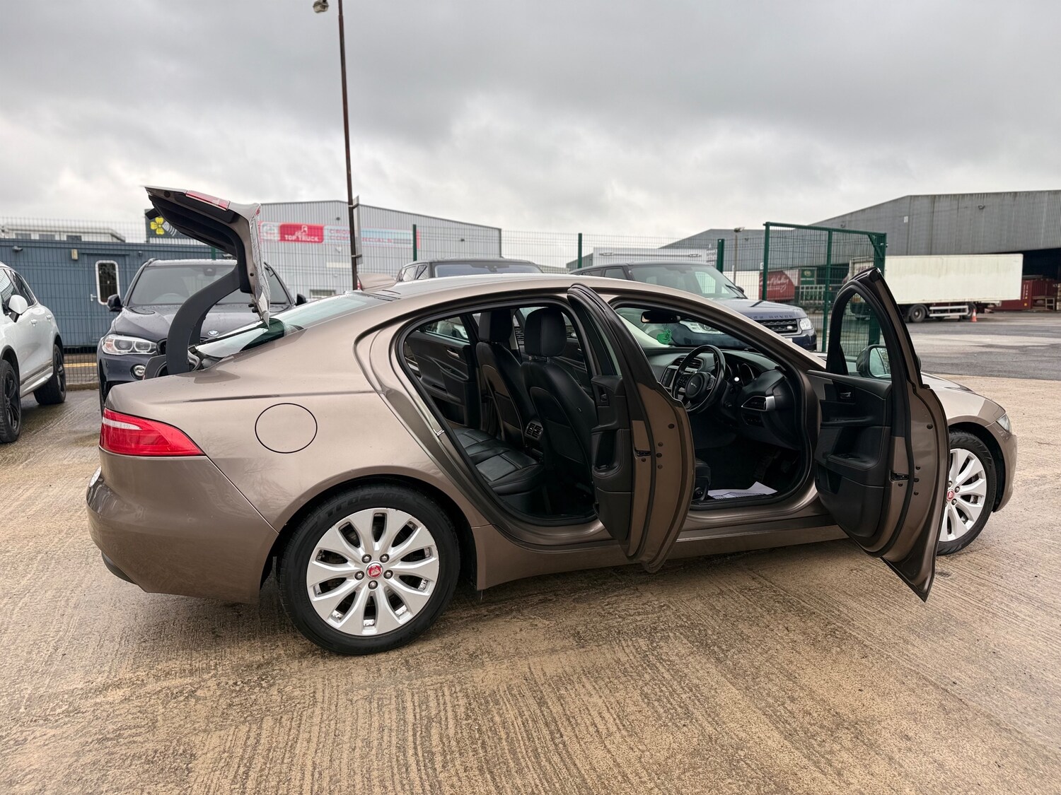 Used Jaguar XE 2016 for sale - 77493753: Photo 17