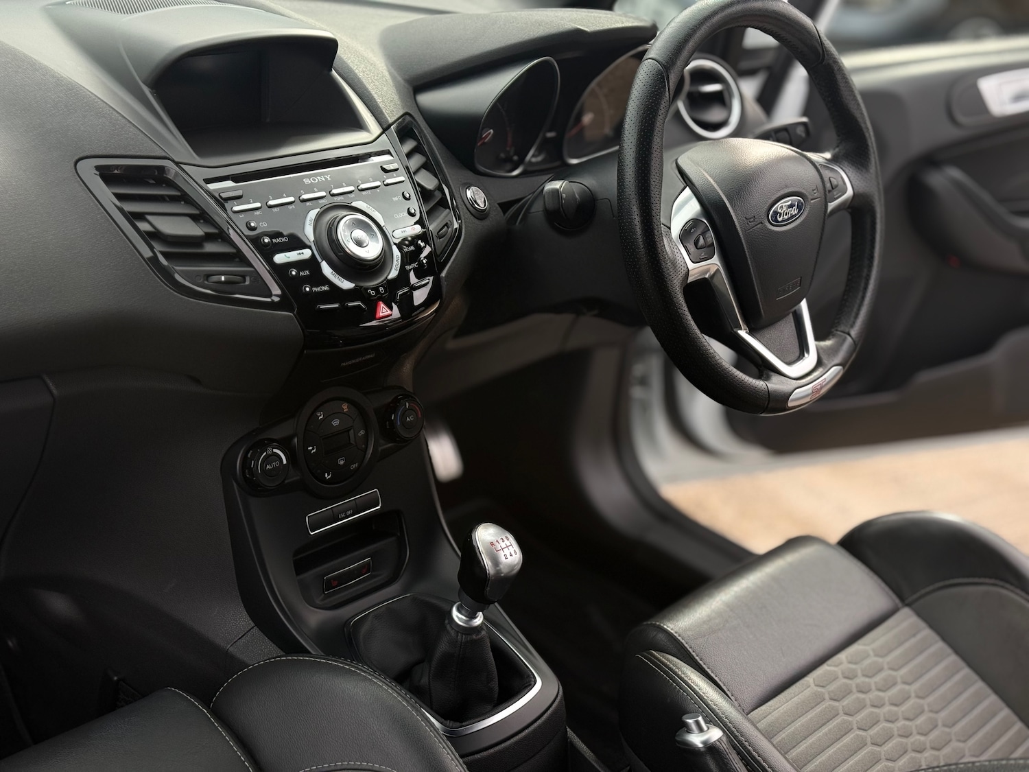 Used Ford Fiesta 2015 for sale - 76174163: Photo 4