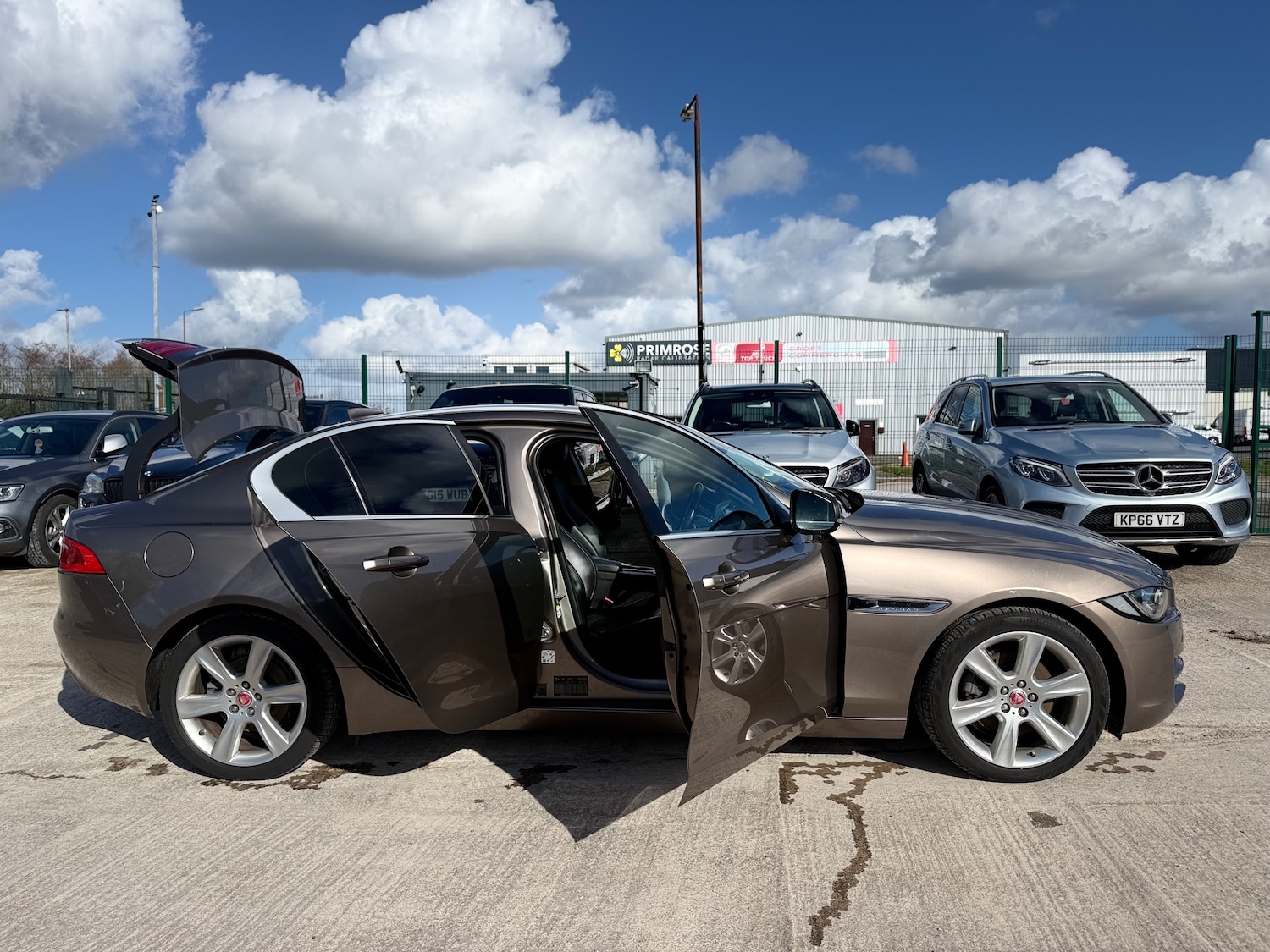 Used Jaguar XE 2017 for sale - 77890548: Photo 17