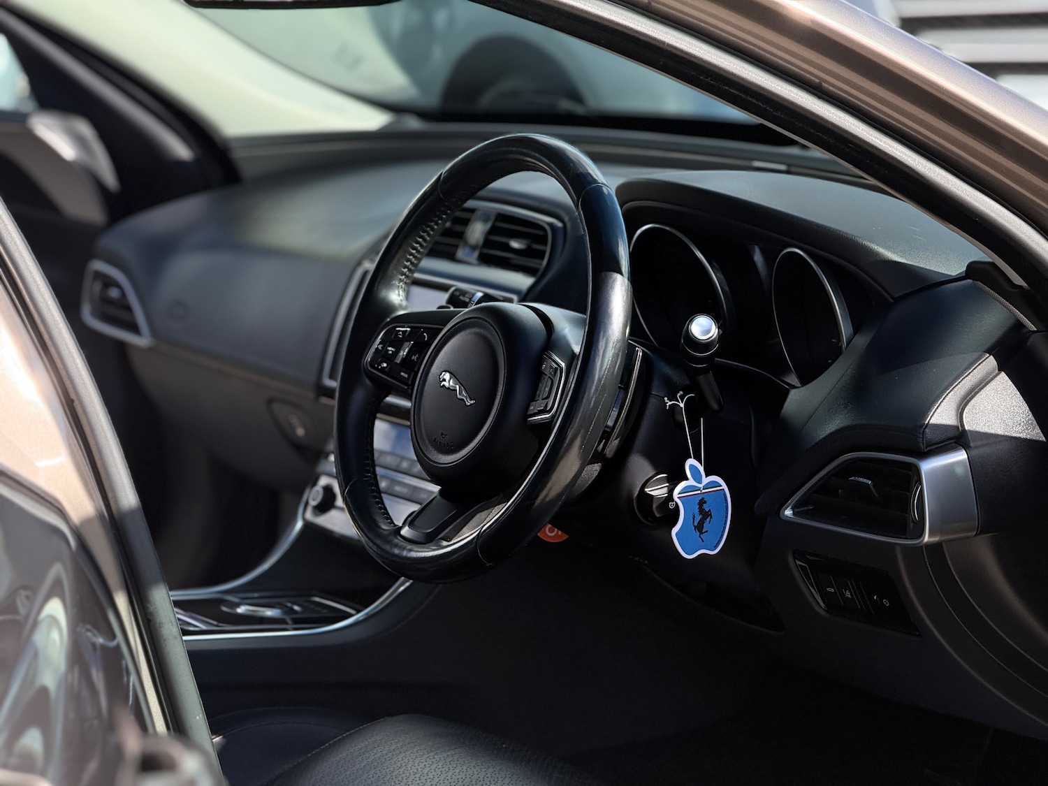 Used Jaguar XE 2017 for sale - 77890548: Photo 18