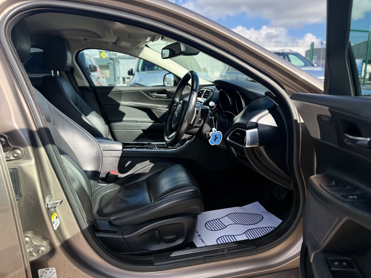 Used Jaguar XE 2017 for sale - 77890548: Photo 21