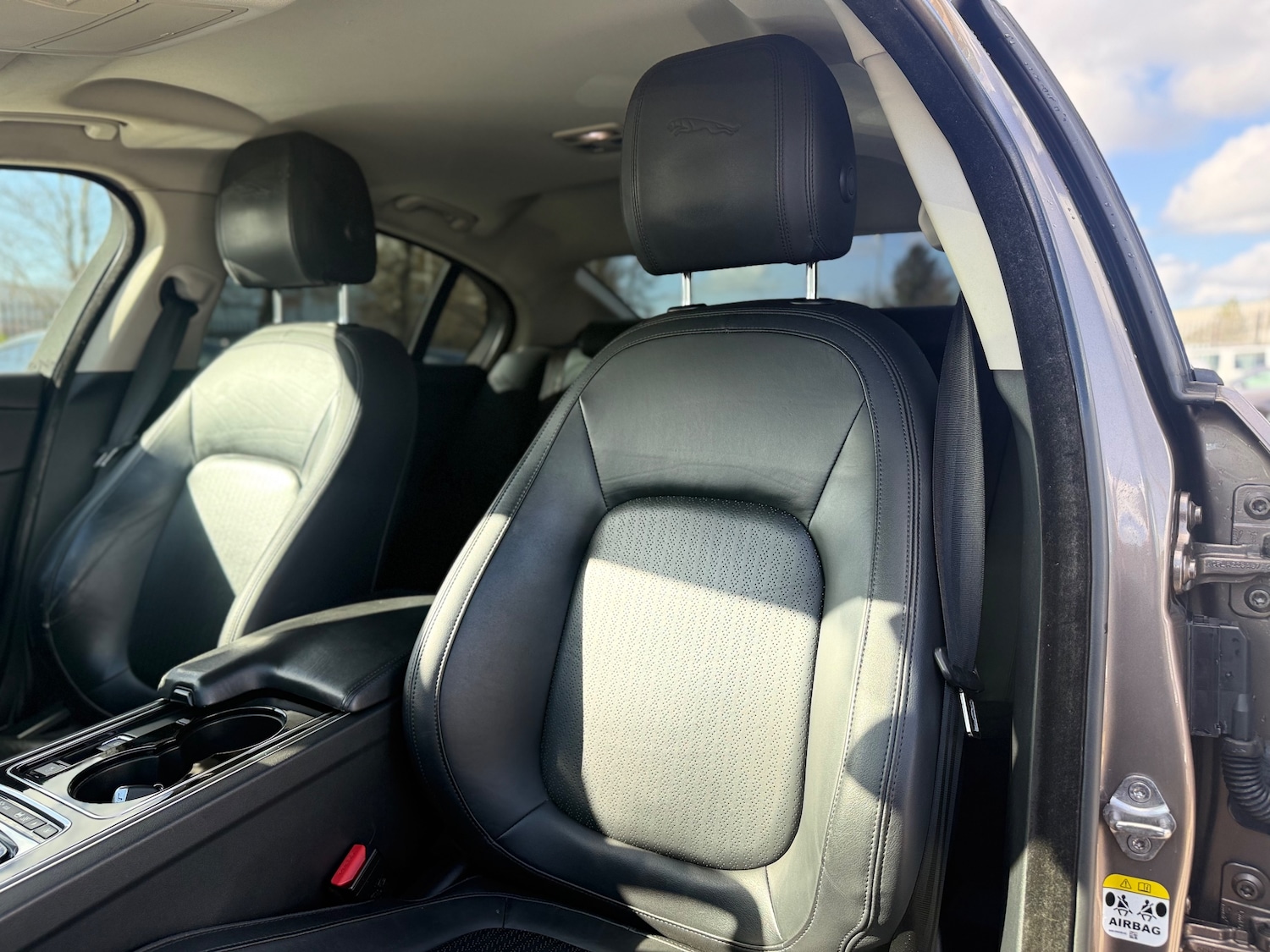 Used Jaguar XE 2017 for sale - 77890548: Photo 25