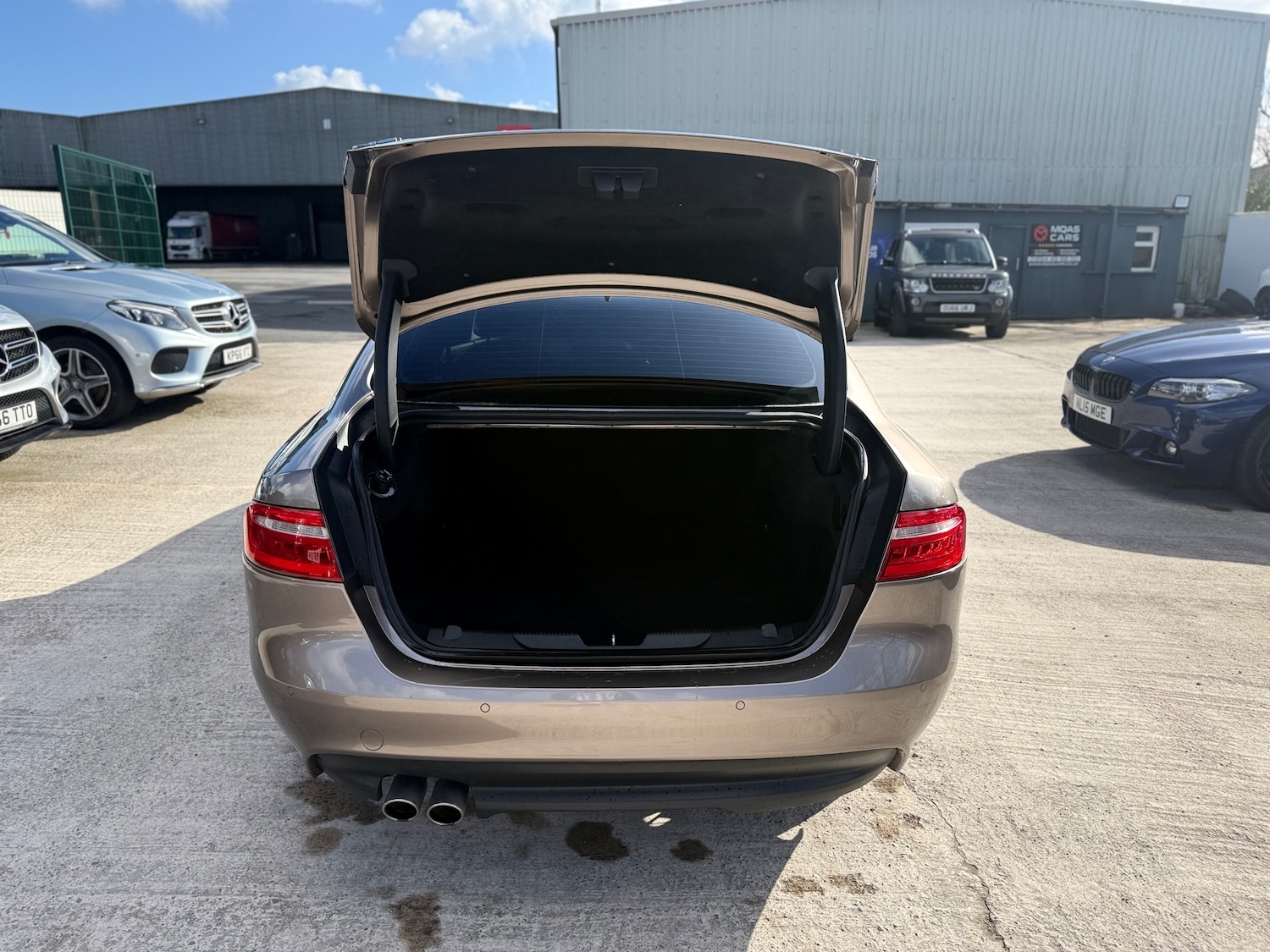 Used Jaguar XE 2017 for sale - 77890548: Photo 33