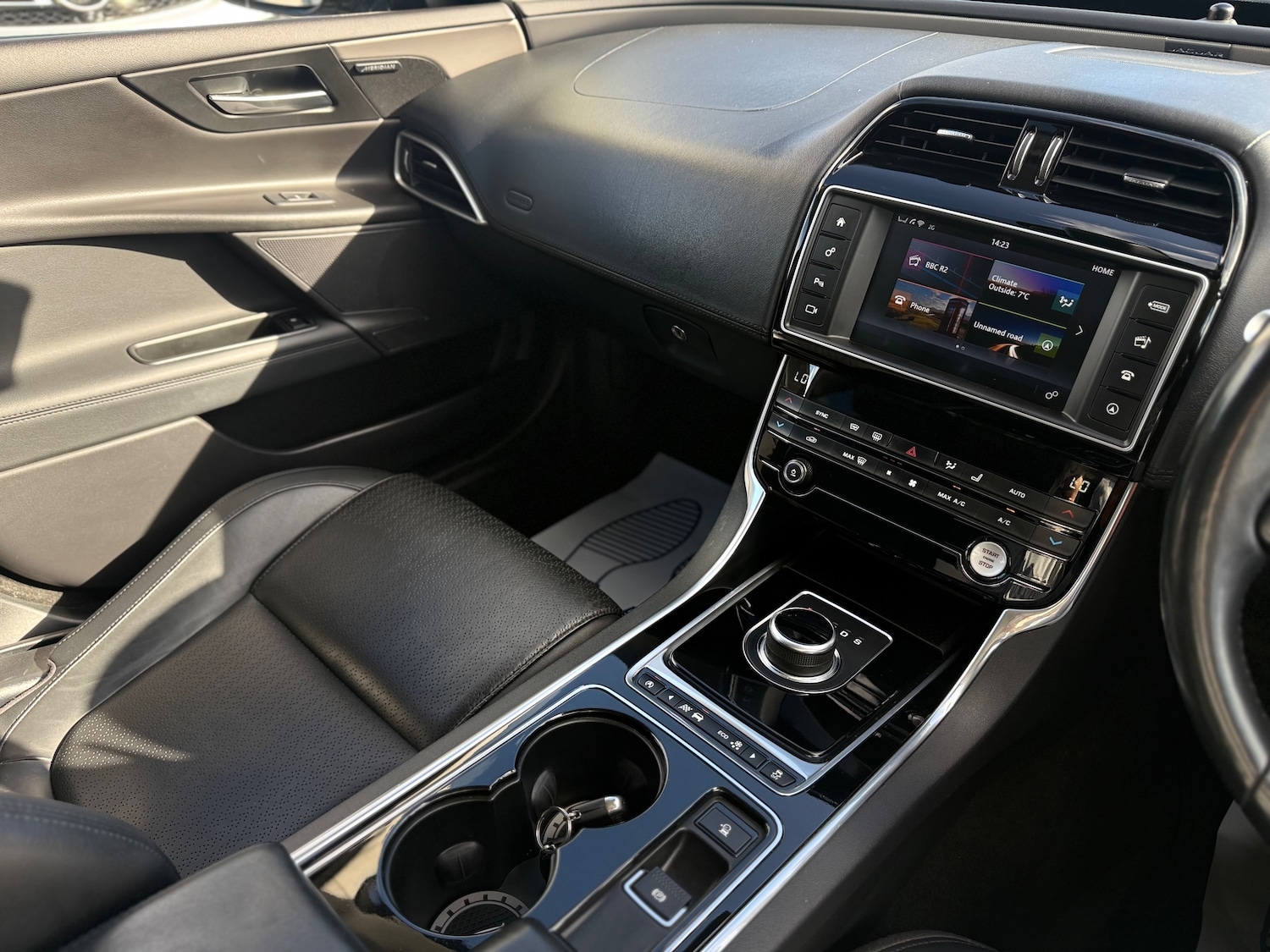 Used Jaguar XE 2017 for sale - 77890548: Photo 37