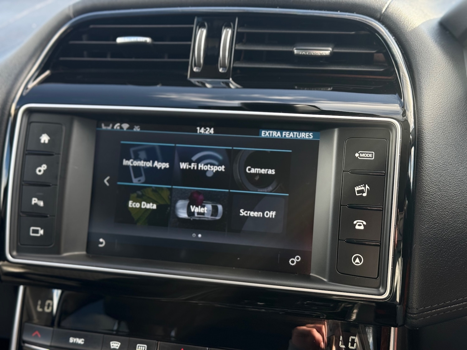 Used Jaguar XE 2017 for sale - 77890548: Photo 39