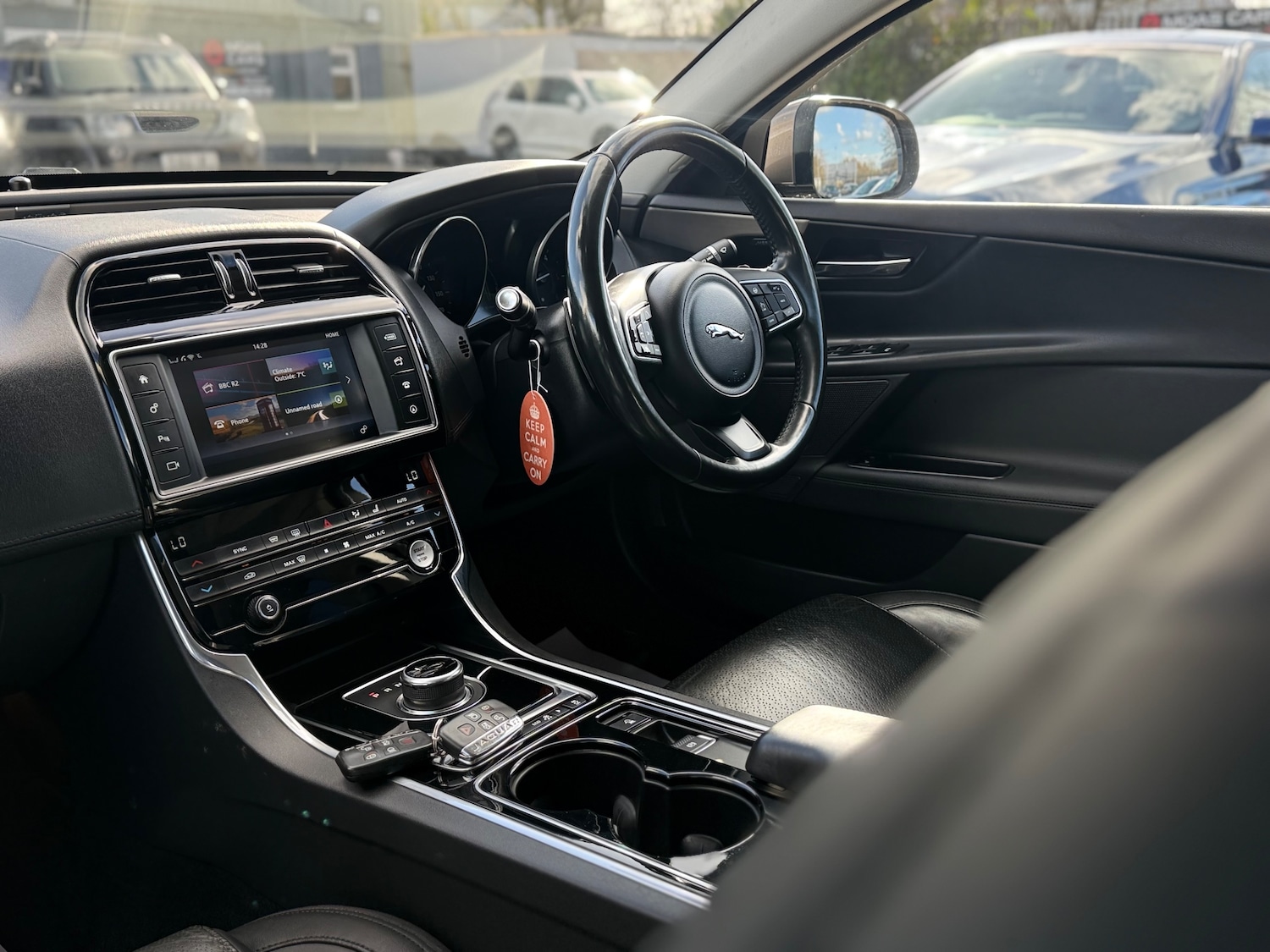 Used Jaguar XE 2017 for sale - 77890548: Photo 4