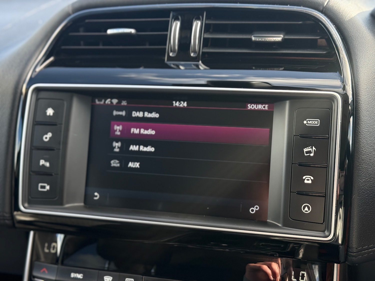 Used Jaguar XE 2017 for sale - 77890548: Photo 40