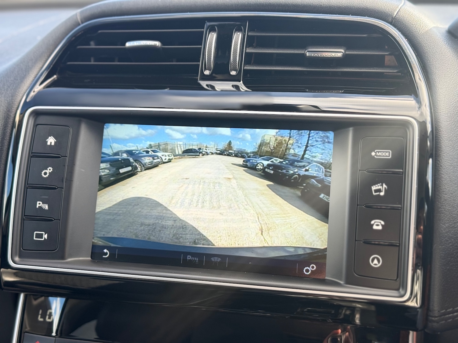 Used Jaguar XE 2017 for sale - 77890548: Photo 46