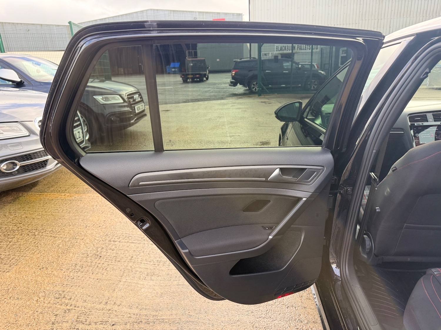 Used Volkswagen Golf 2018 for sale - 76453642: Photo 63