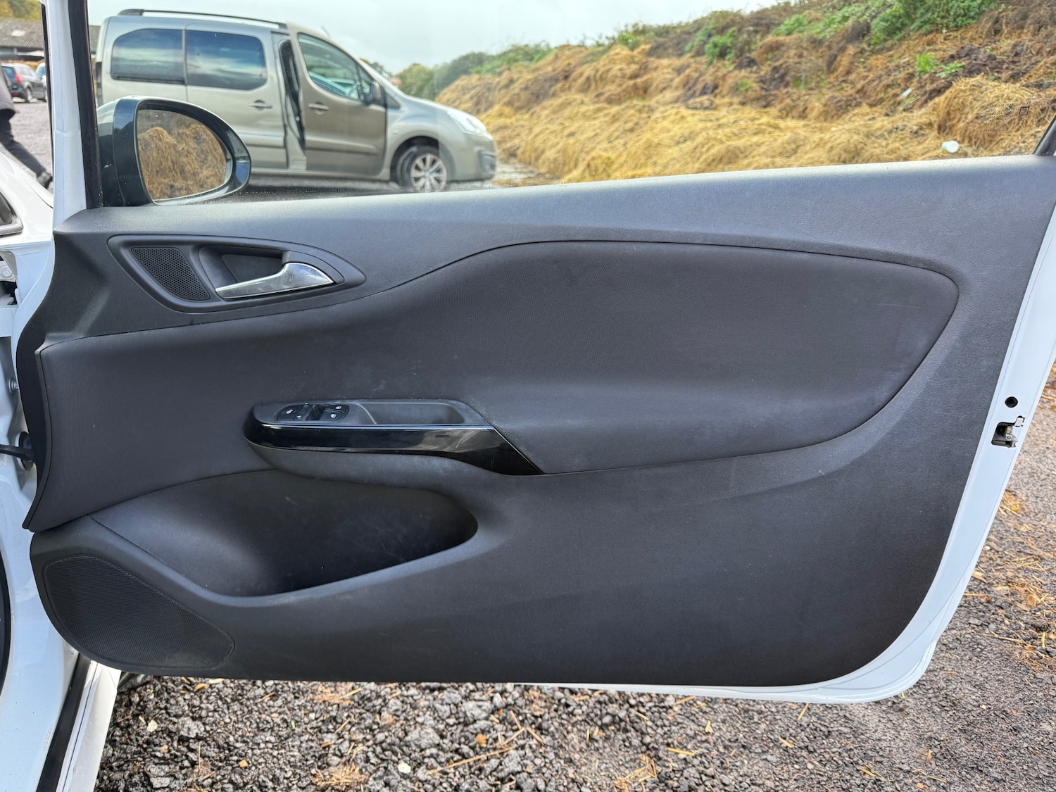 Used Vauxhall Corsa 2015 for sale - 76321654: Photo 9