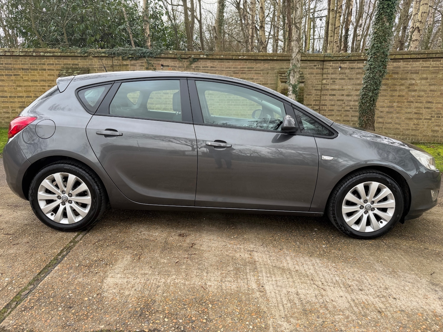 Used Vauxhall Astra 2010 for sale - 77543835: Photo 2