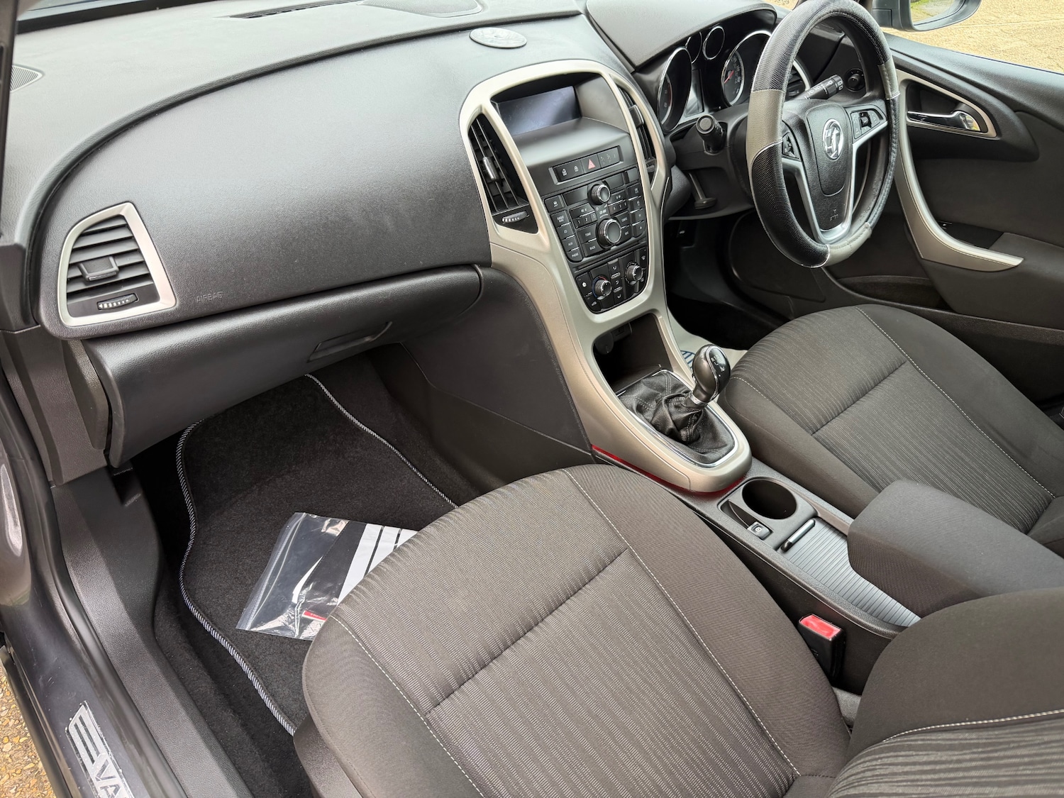 Used Vauxhall Astra 2010 for sale - 77543835: Photo 25