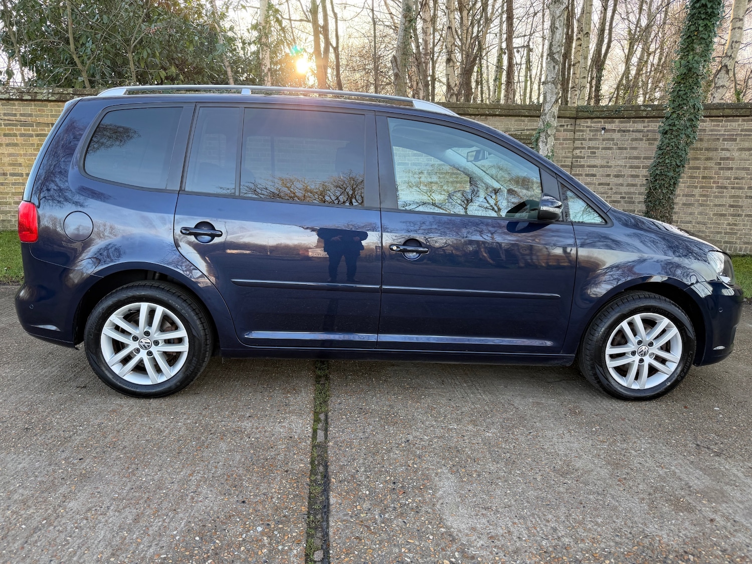 Used Volkswagen Touran 2015 for sale - 76932245: Photo 2