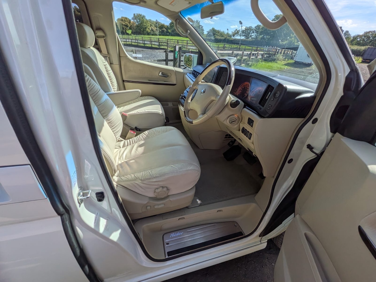 Used Nissan Elgrand 2007 for sale - 76567843: Photo 13