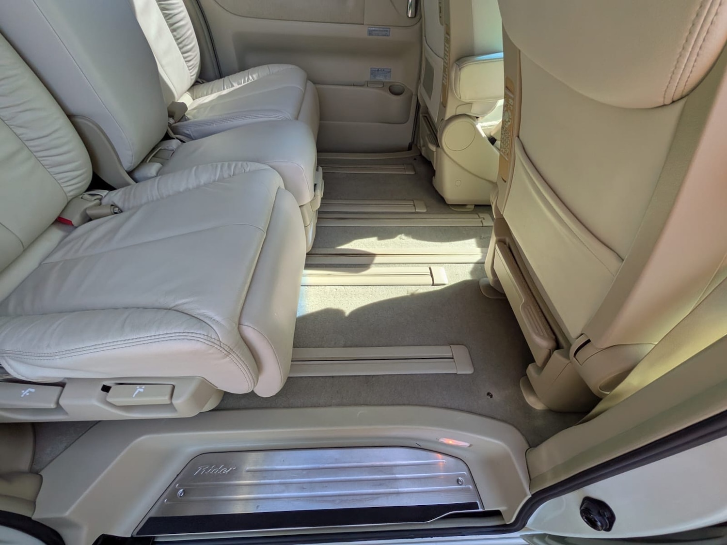 Used Nissan Elgrand 2007 for sale - 76567843: Photo 17