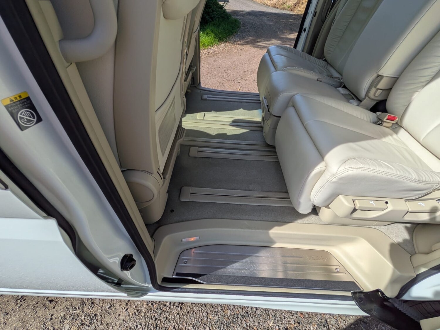 Used Nissan Elgrand 2007 for sale - 76567843: Photo 19