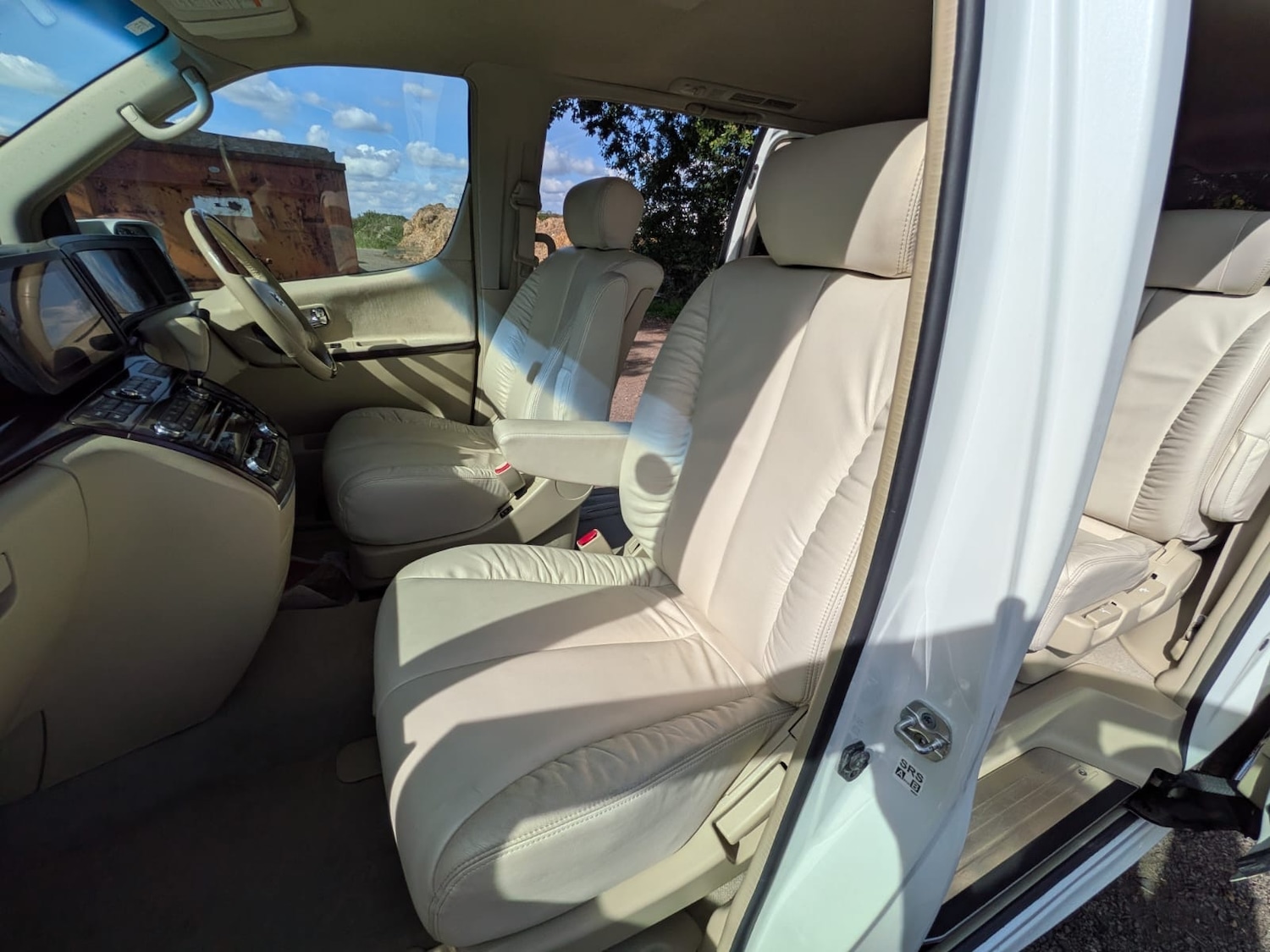 Used Nissan Elgrand 2007 for sale - 76567843: Photo 22