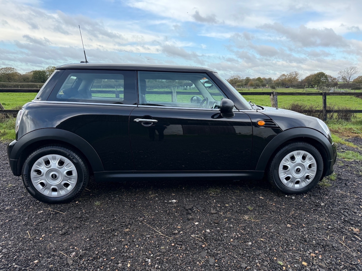 Used MINI Hatch 2011 for sale - 76625675: Photo 2