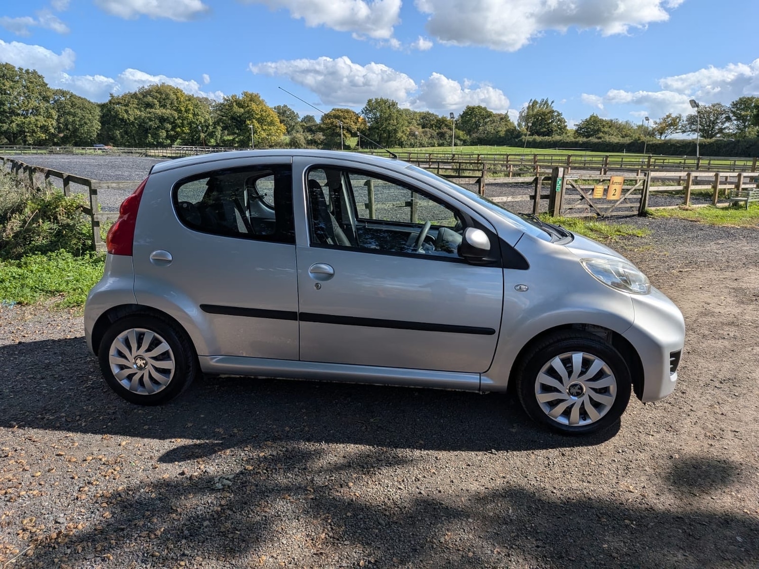 Used Peugeot 107 2011 for sale - 76611496: Photo 4