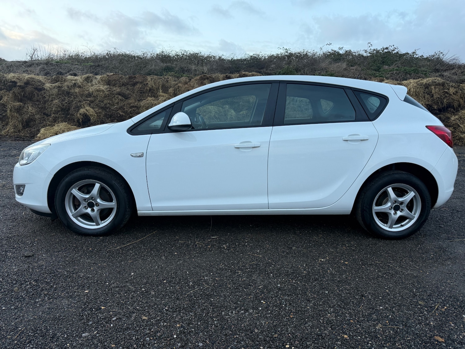 Used Vauxhall Astra 2011 for sale - 76847250: Photo 2
