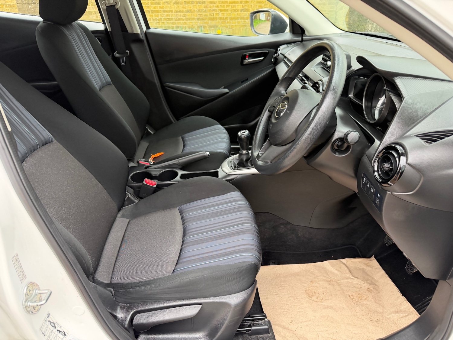 Used Mazda Mazda2 2016 for sale - 77844863: Photo 14