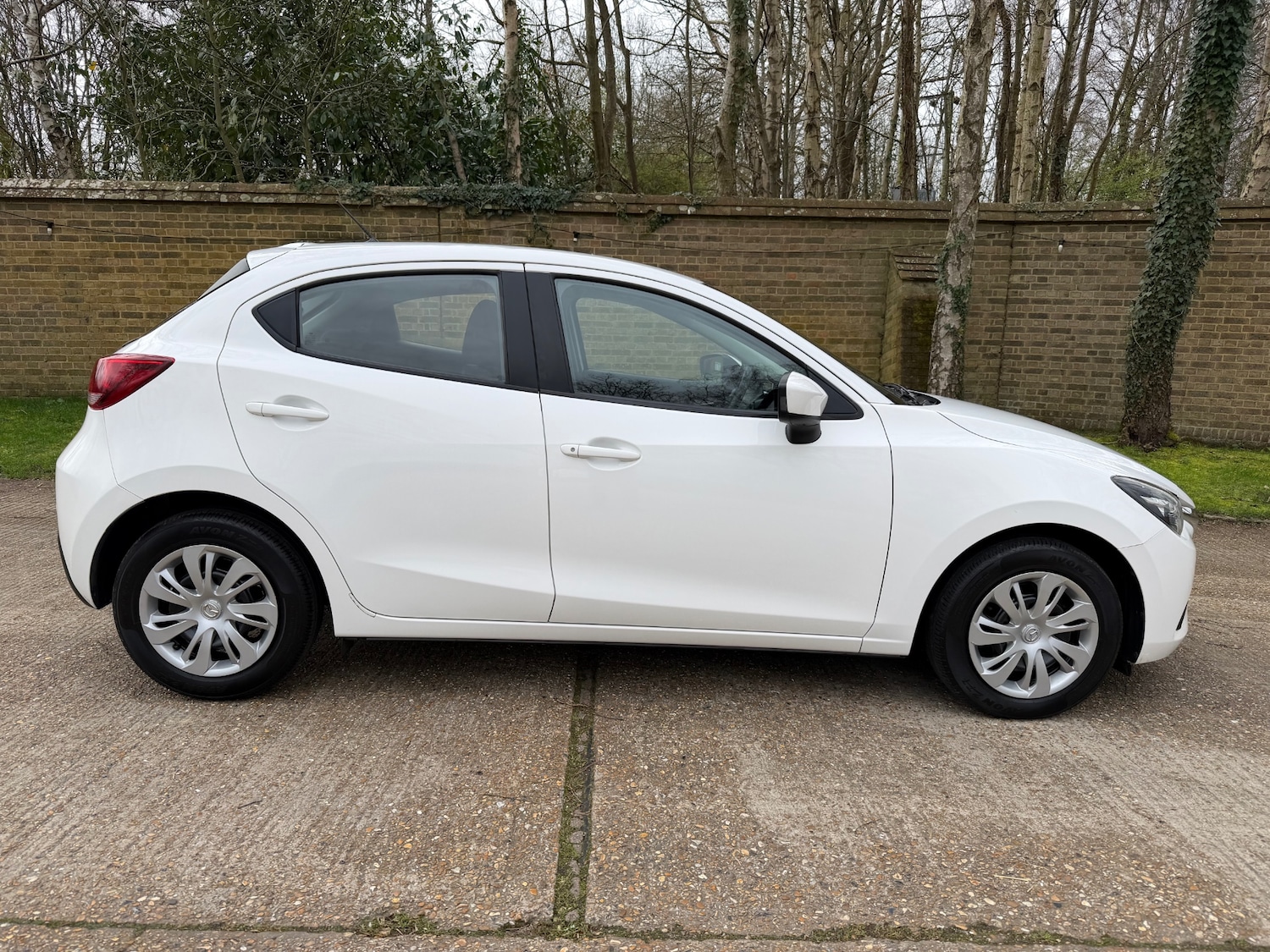Used Mazda Mazda2 2016 for sale - 77844863: Photo 2