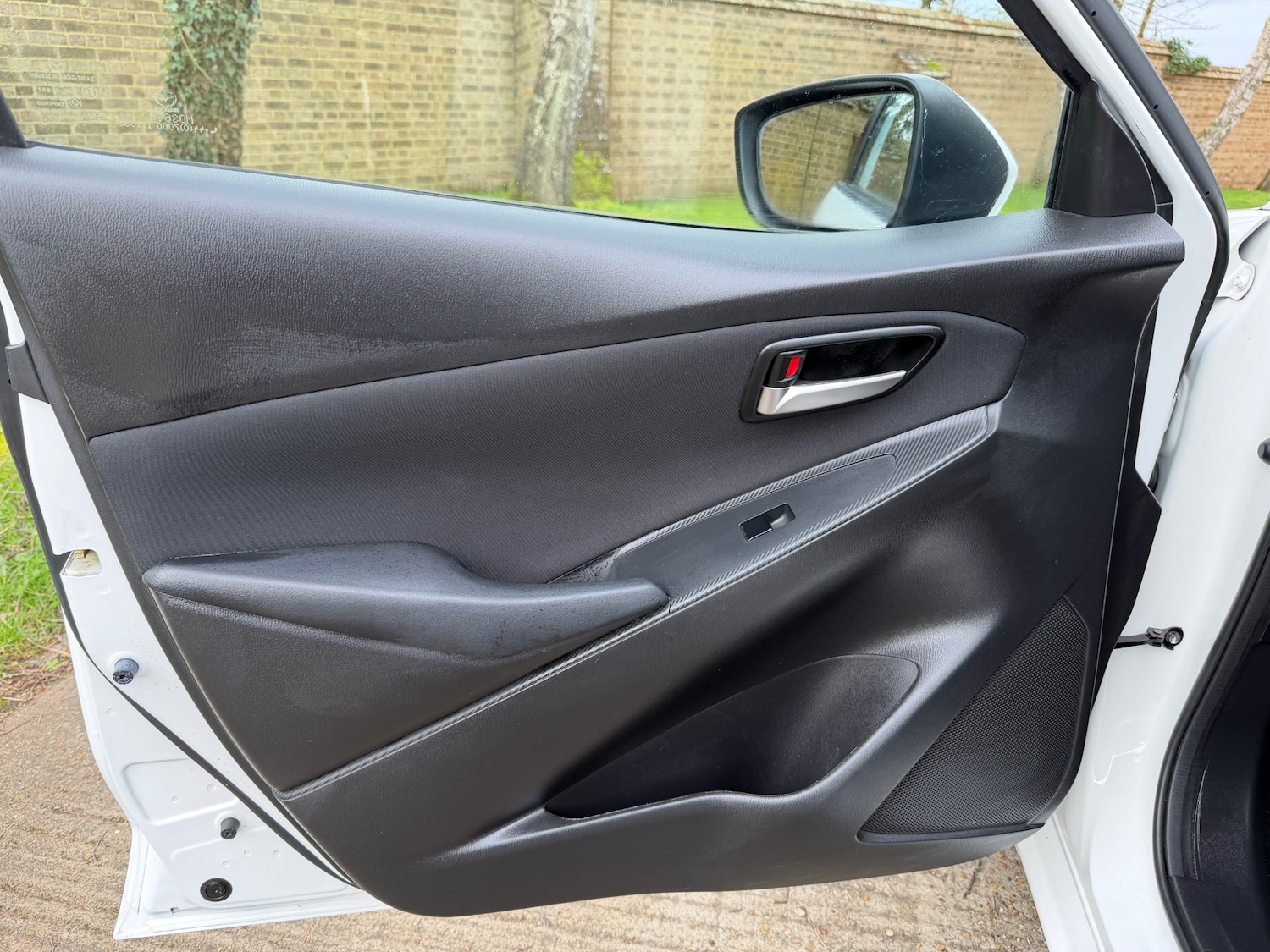 Used Mazda Mazda2 2016 for sale - 77844863: Photo 24