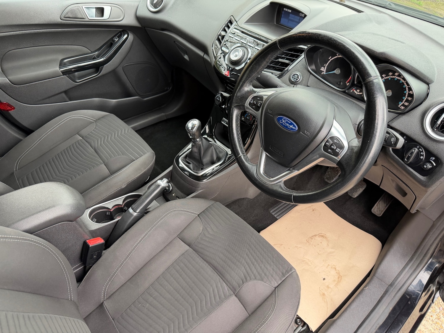 Used Ford Fiesta 2015 for sale - 77813844: Photo 16