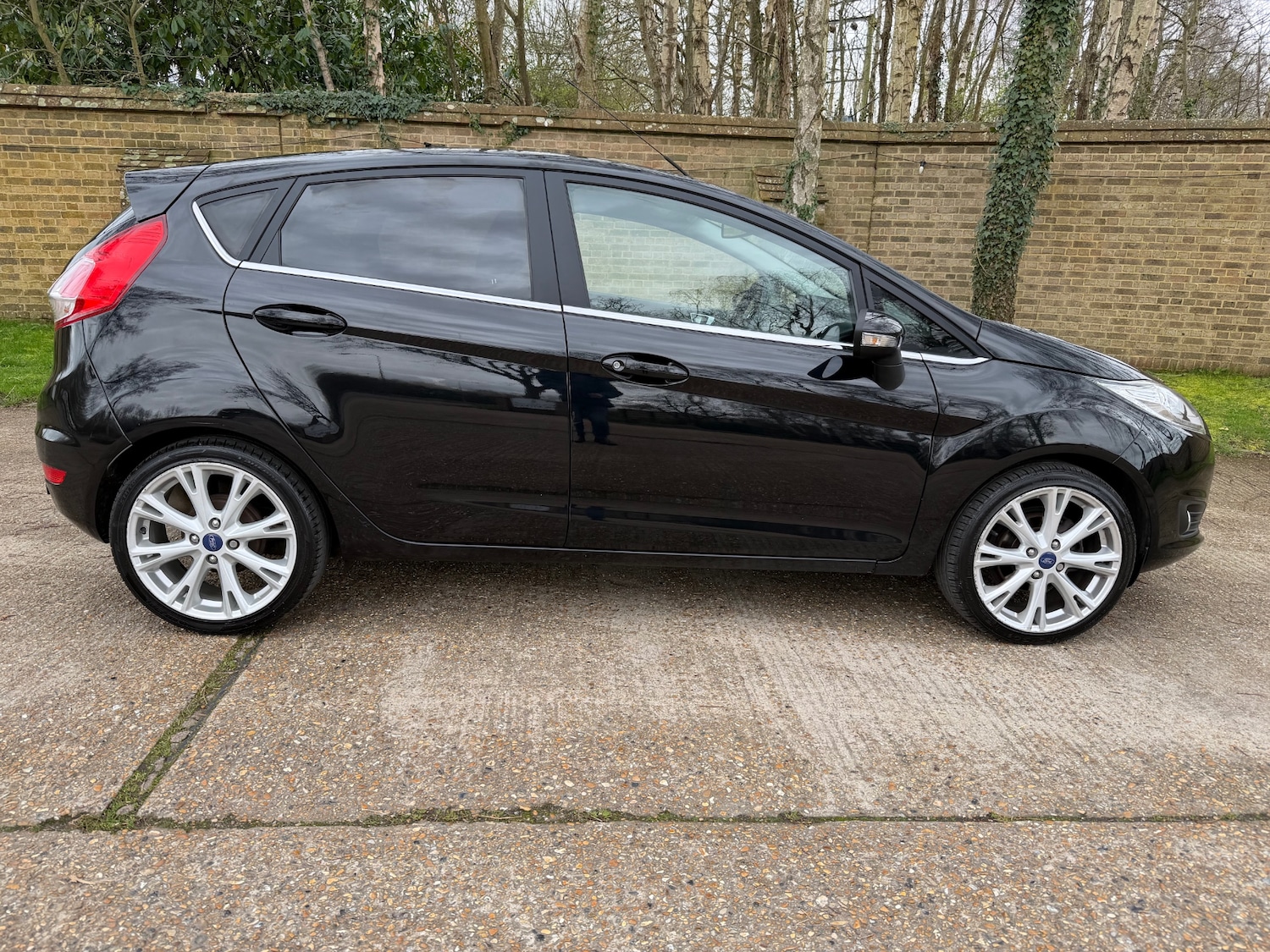 Used Ford Fiesta 2015 for sale - 77813844: Photo 2