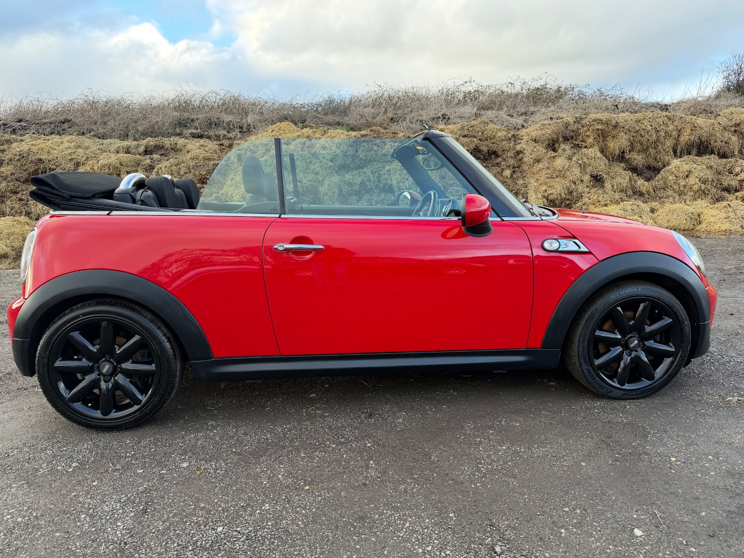 Used MINI Convertible 2010 for sale - 77365603: Photo 2