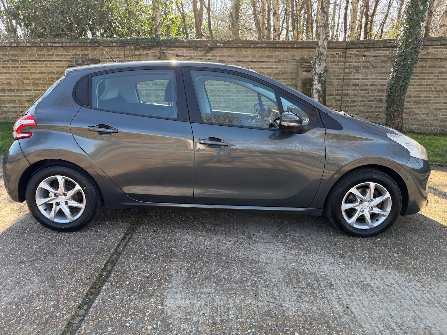 Used Peugeot 208 2013 for sale - 77744367: Photo 2