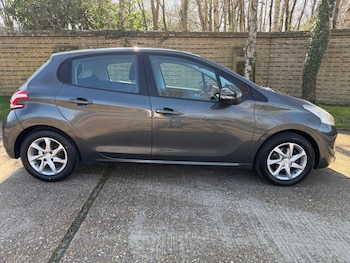 Used Peugeot 208 2013 for sale - 77744367: Photo