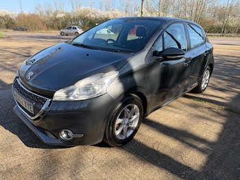 Used Peugeot 208 2013 for sale - 77744367: Photo