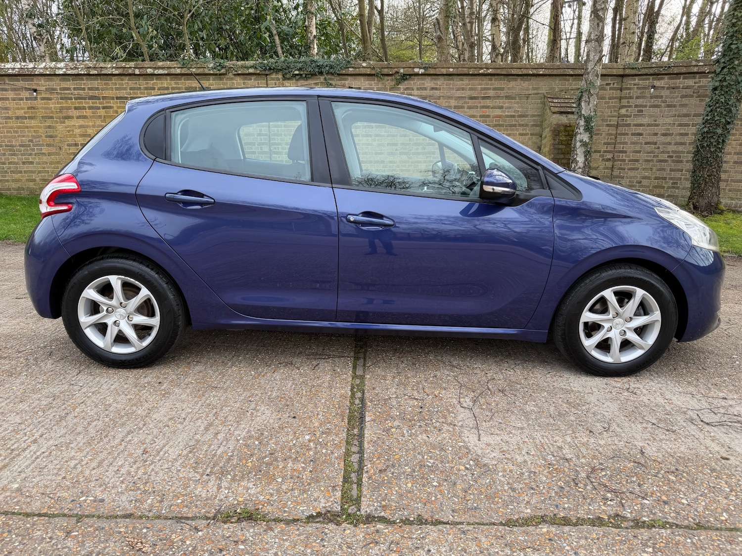 Used Peugeot 208 2014 for sale - 77877889: Photo 2