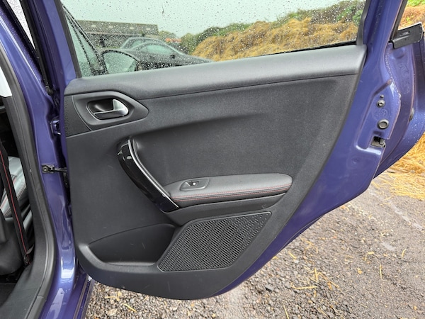 Used Peugeot 208 2017 for sale - 76319941: Photo 17